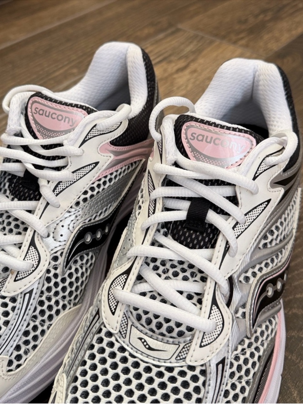 Saucony Men's Silver/Pink Retro
ProGrid Omni 9 Lifestyle Sneaker—11 - Picture 7 of 15